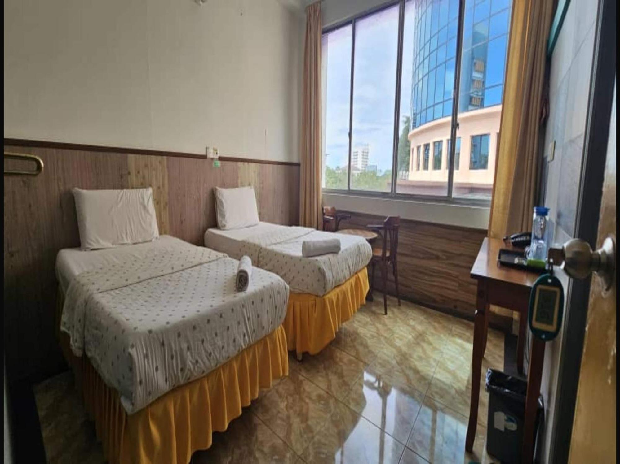 Oyo 90979 Sianglory Inn Кота Кинабалу Екстериор снимка