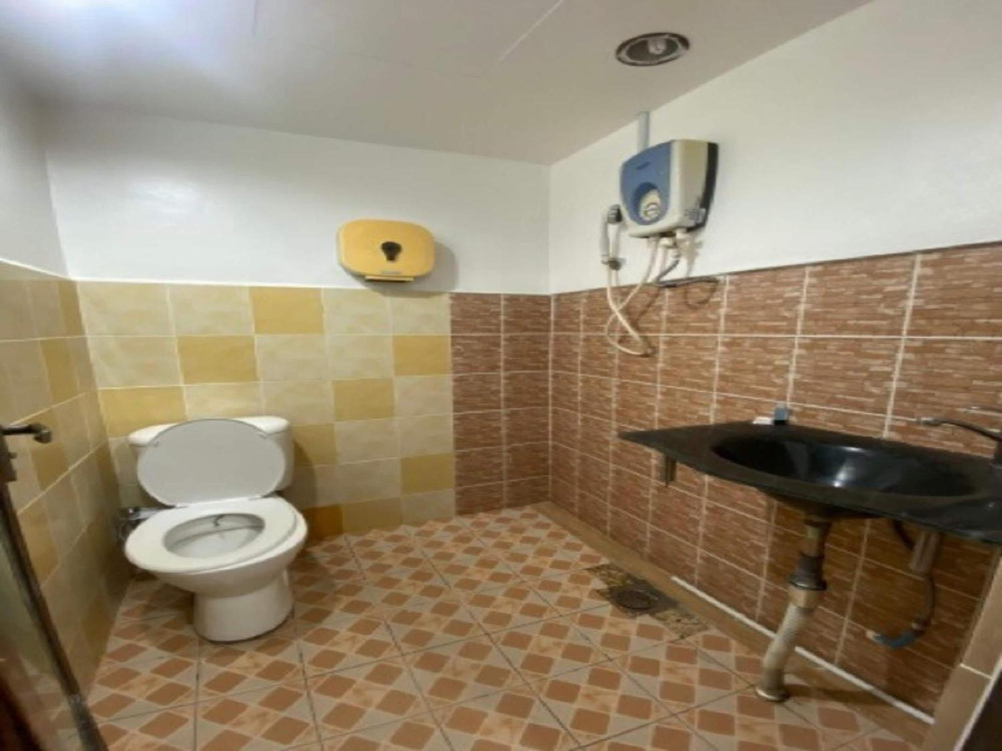 Oyo 90979 Sianglory Inn Кота Кинабалу Екстериор снимка