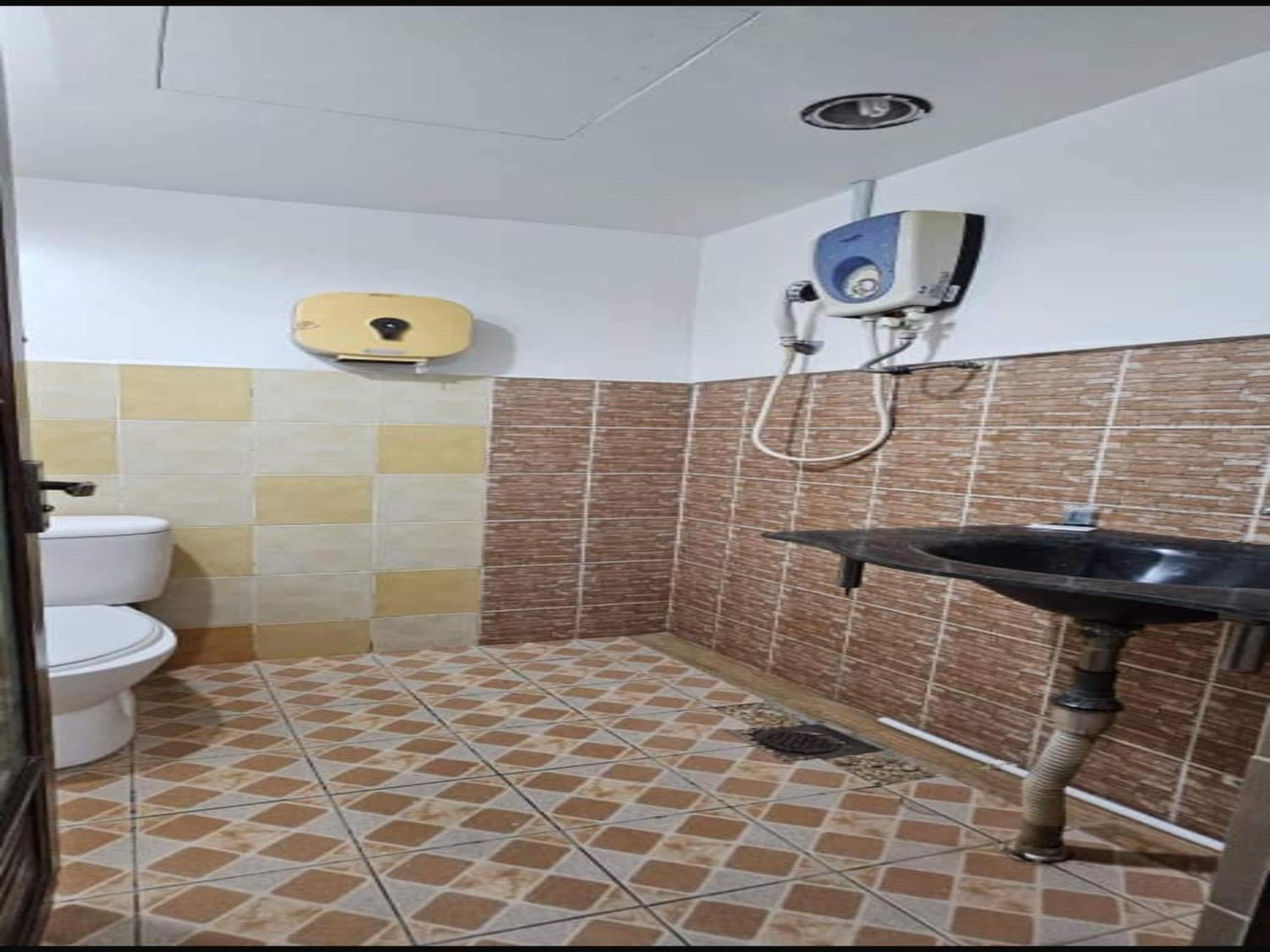 Oyo 90979 Sianglory Inn Кота Кинабалу Екстериор снимка
