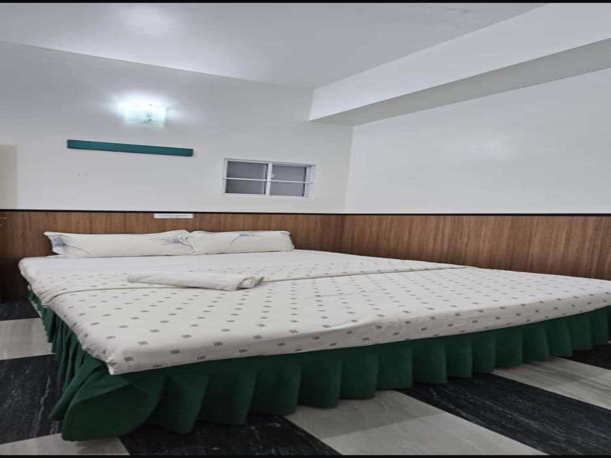 Oyo 90979 Sianglory Inn Кота Кинабалу Екстериор снимка